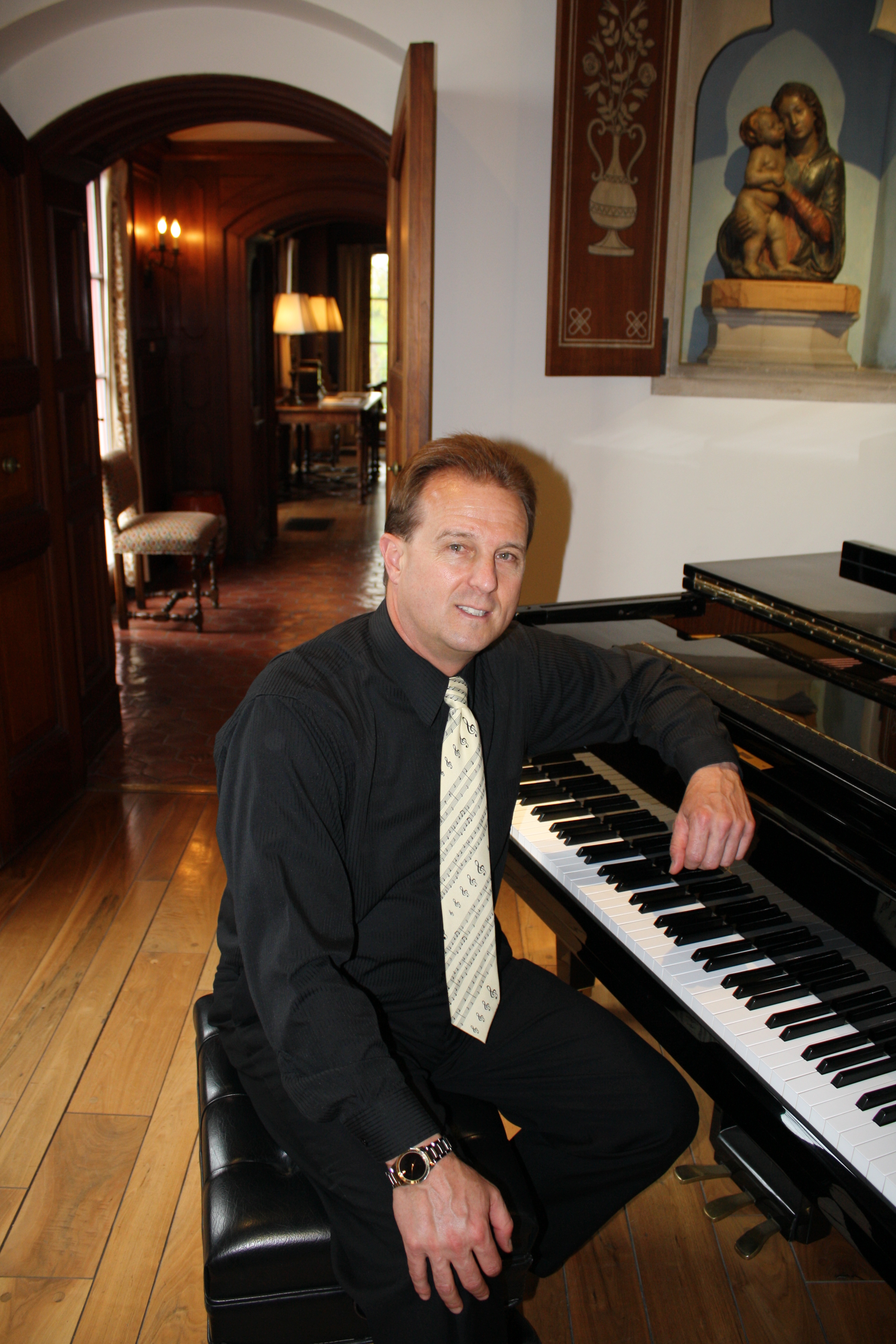 Francis Steeno at the piano